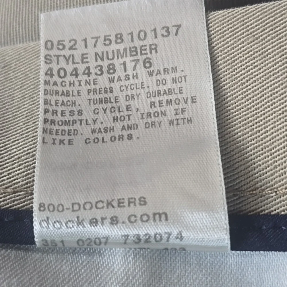 Dockers Pleated Chino Pants Mens 34x30 Khaki Classic Fit Cotton Minimalist Plain